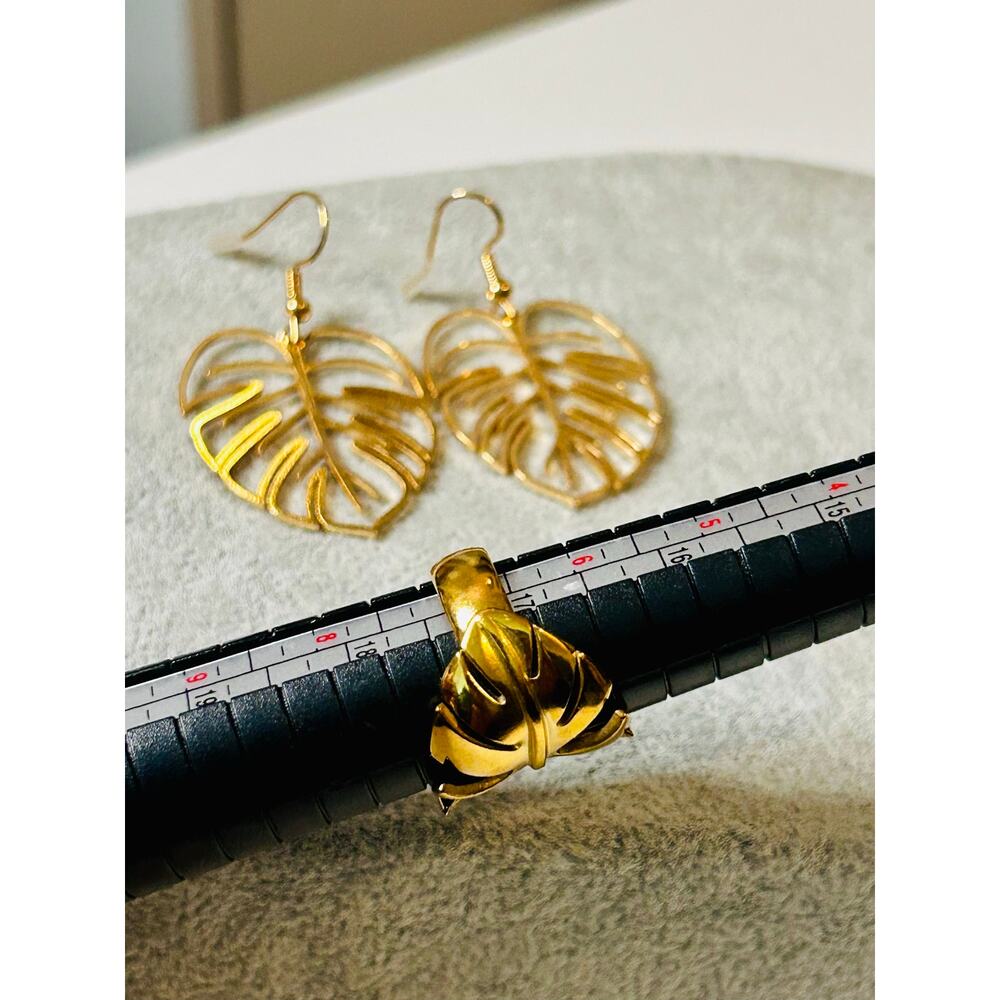 Monstera Leaf Jewelry Set 🌿 Gold Earrings + Ring Size 7 - Picture 8 of 11